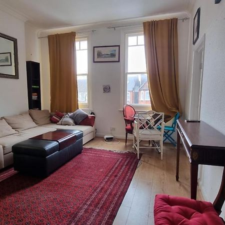Extra Large One Bedroom Flat With Parking London Exterior foto