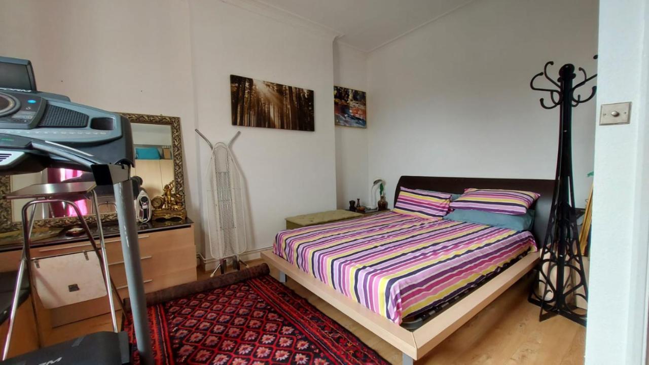 Extra Large One Bedroom Flat With Parking London Exterior foto