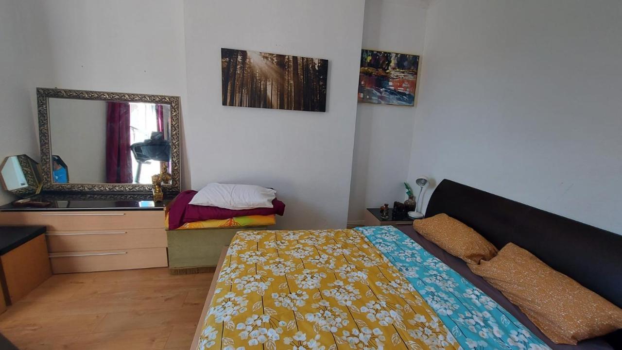 Extra Large One Bedroom Flat With Parking London Exterior foto