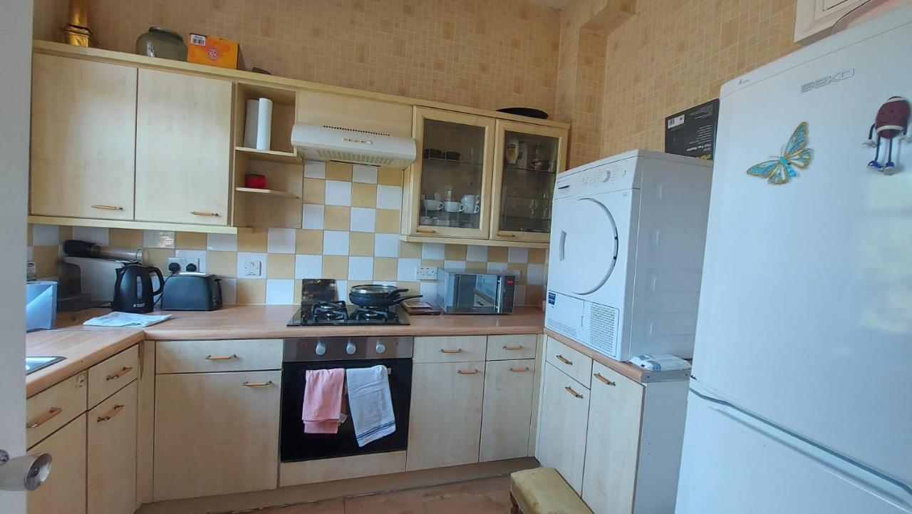 Extra Large One Bedroom Flat With Parking London Exterior foto