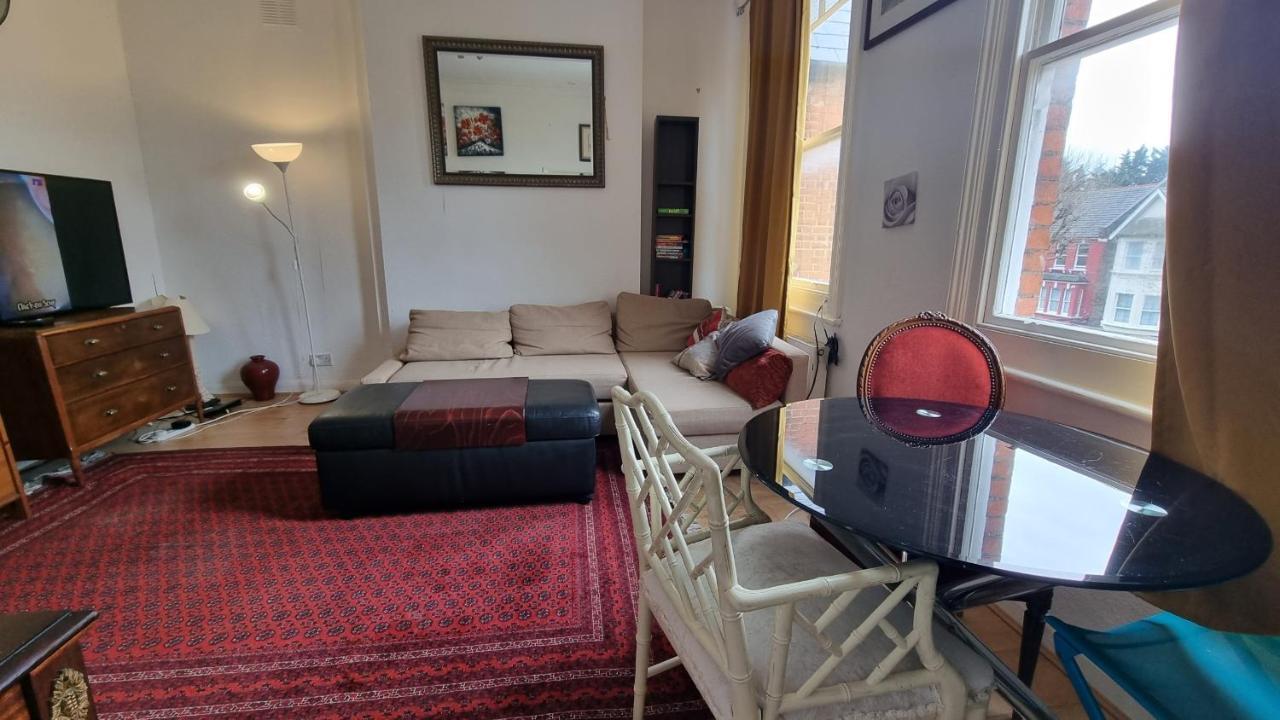 Extra Large One Bedroom Flat With Parking London Exterior foto