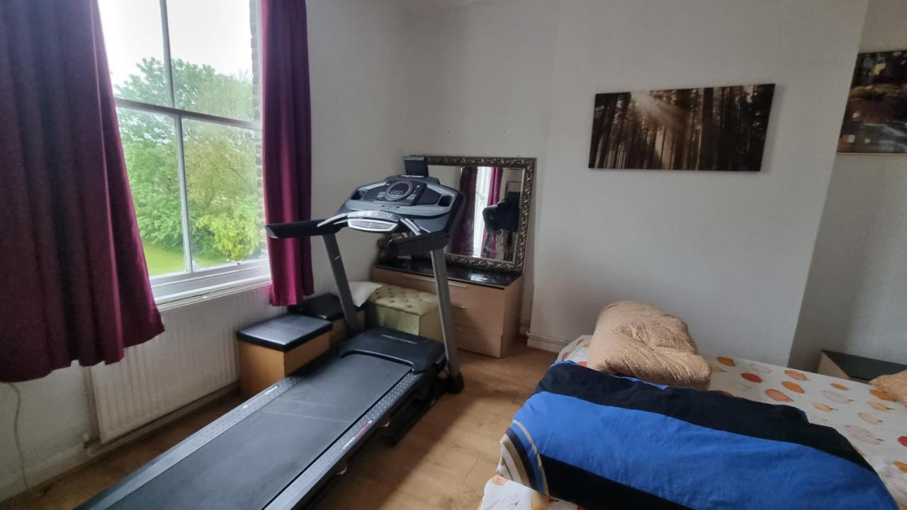 Extra Large One Bedroom Flat With Parking London Exterior foto